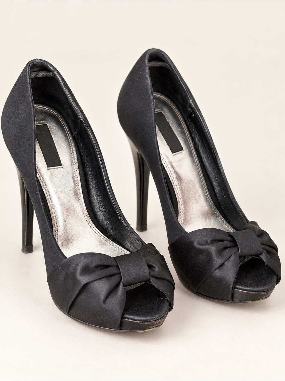 White House Black Market Size 9 Black Satin Bow Peep Toe Platform Heels